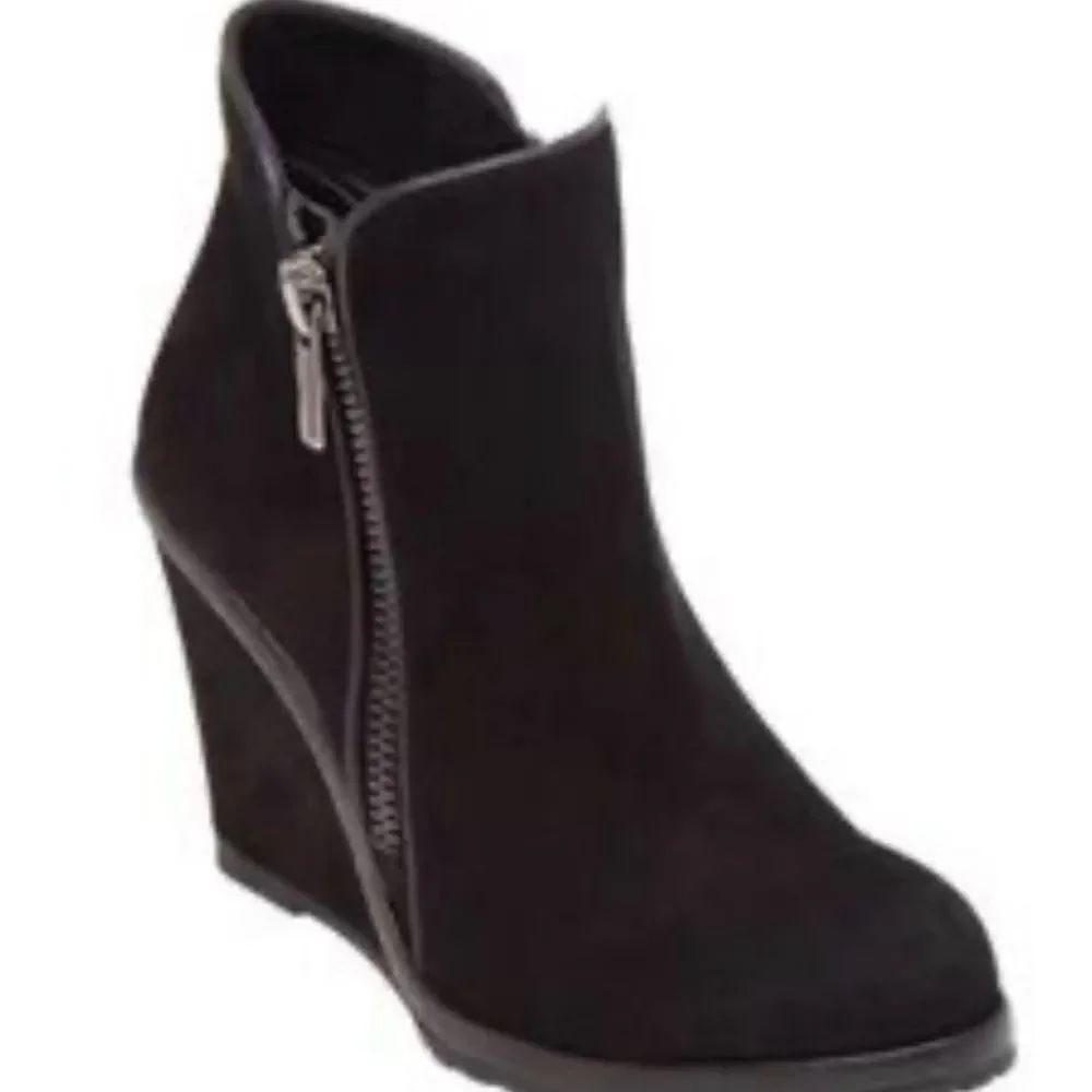 Vince Camuto Elegant Black Wedge Ankle Boots size 6M